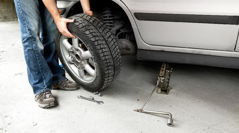 Changing a Flat Tyre